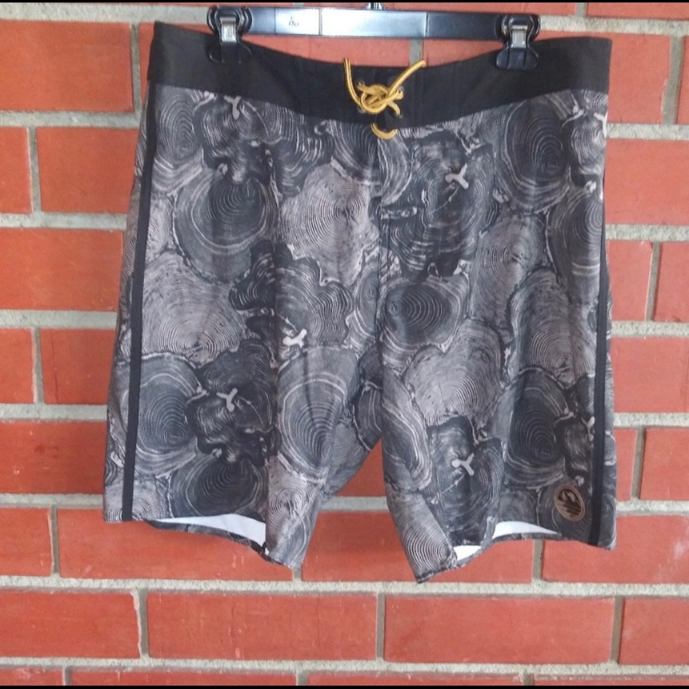 NWOT Hippytree Board Shorts sz 34. Nice